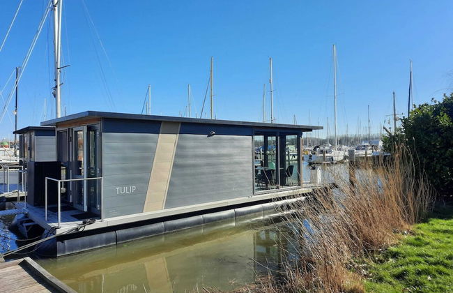 Waterfront Houseboat Near the Centre - Photo 17