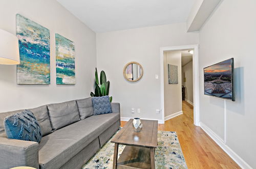 Photo 10 - 2BR Furnished Apartment in Boystown