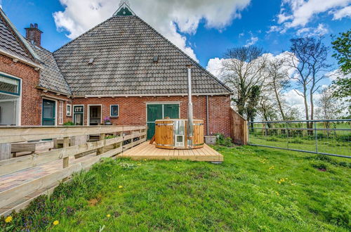 Foto 27 - Beautiful Farmhouse With a Hottub