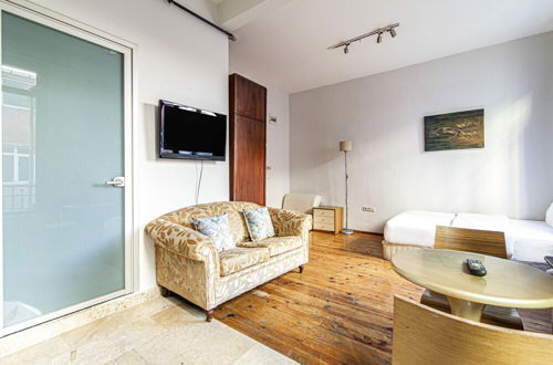 Photo 10 - Vibrant Flat With Excellent Location in Beyoglu