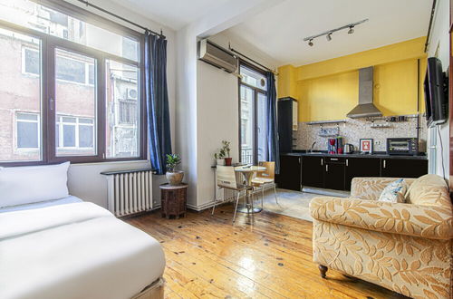 Photo 4 - Vibrant Flat With Excellent Location in Beyoglu