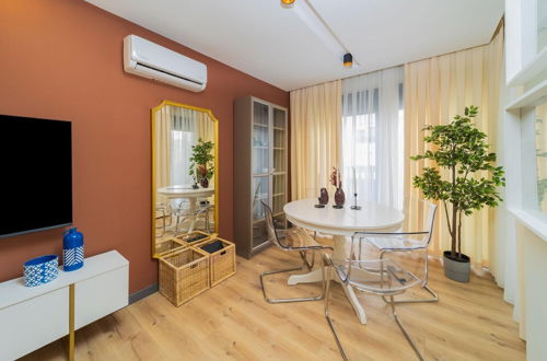 Photo 16 - Sleek and Central Apartment in Muratpasa