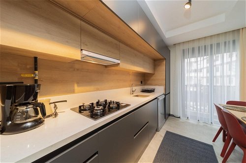 Photo 8 - Sleek and Central Apartment in Muratpasa