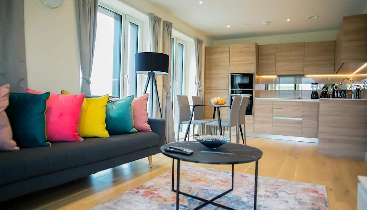 Photo 1 - Immaculate 2-bed Apartment in London
