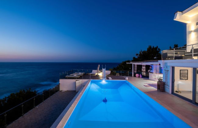 Icarus Luxury Beachfront Villa - Foto 44