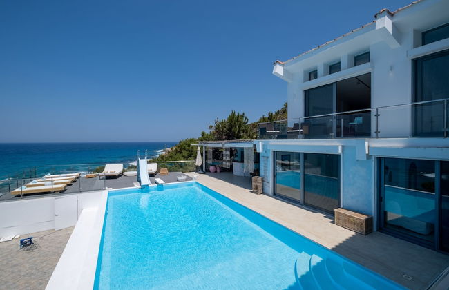Icarus Luxury Beachfront Villa - Foto 1