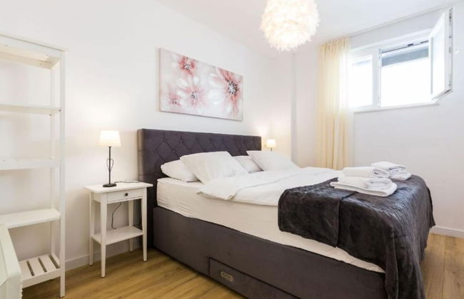 Cultural Haven Central Two Bedroom Apartment in Zadar With City Views - Foto 2