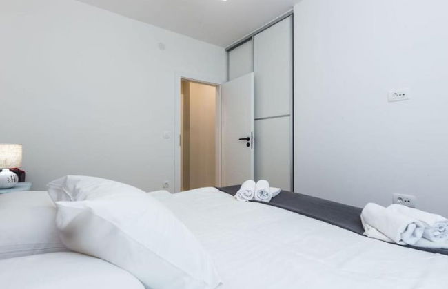 Cultural Haven Central Two Bedroom Apartment in Zadar With City Views - Foto 5