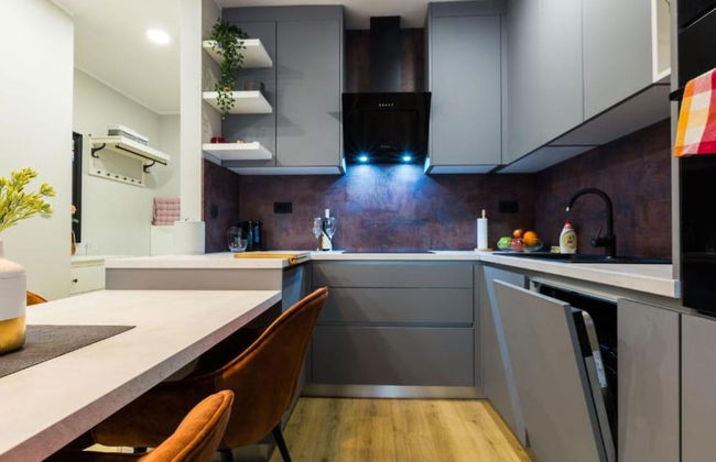 Cultural Haven Central Two Bedroom Apartment in Zadar With City Views - Foto 14