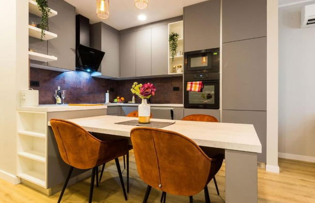 Cultural Haven Central Two Bedroom Apartment in Zadar With City Views - Foto 11