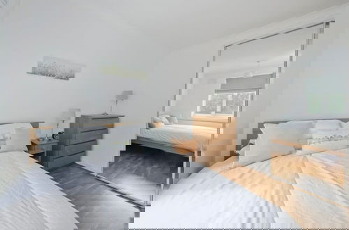Photo 4 - 3 Bedroom Apartment, Earls Court