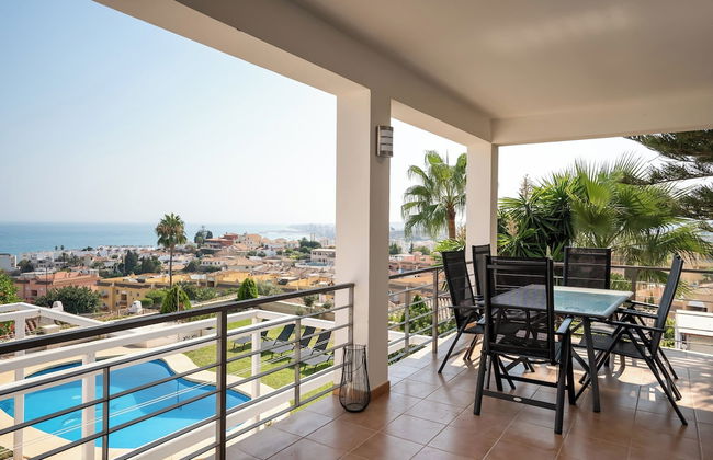 Spacious 3BR Villa with pool and views - Foto 29