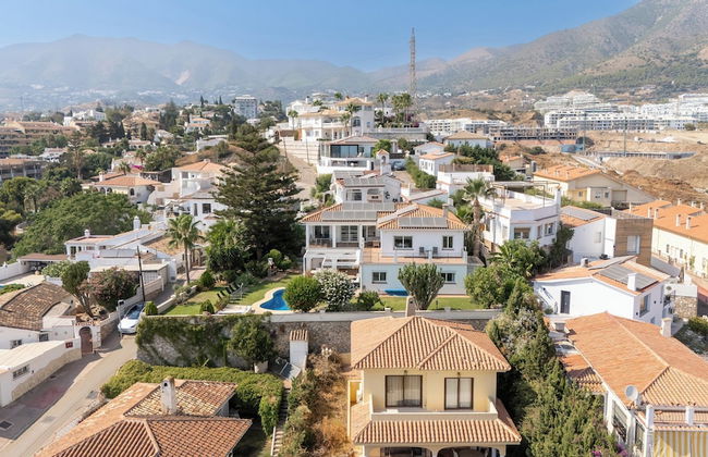 Spacious 3BR Villa with pool and views - Foto 45