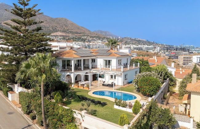 Spacious 3BR Villa with pool and views - Foto 47