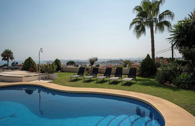Spacious 3BR Villa with pool and views - Foto 35