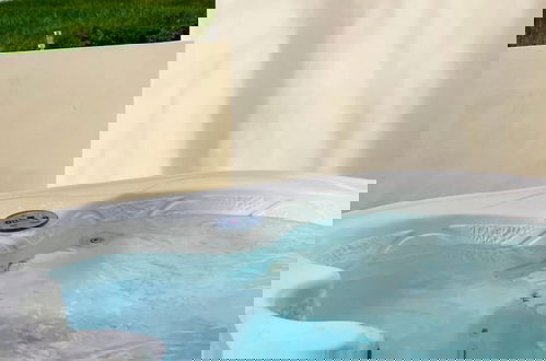 Photo 4 - Secluded Cottage With hot tub