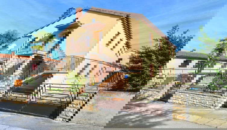 Foto 1 - Spacious Apartment in Peroj With Terrace