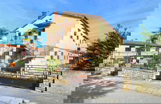 Foto 1 - Spacious Apartment in Peroj With Terrace