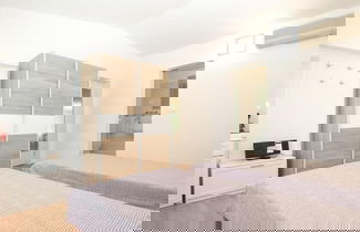 Foto 3 - Cozy Apartment With Spacious Garden