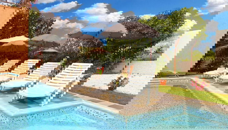 Foto 1 - Spacious Flat With Pool Just 300m From the Beach