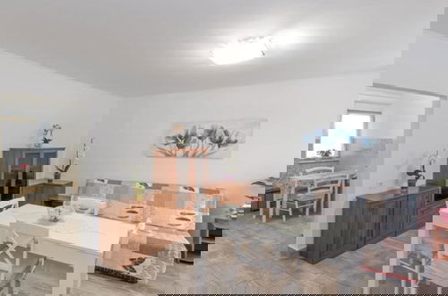 Foto 14 - Comfortable Apartment in Umag With Parking Space