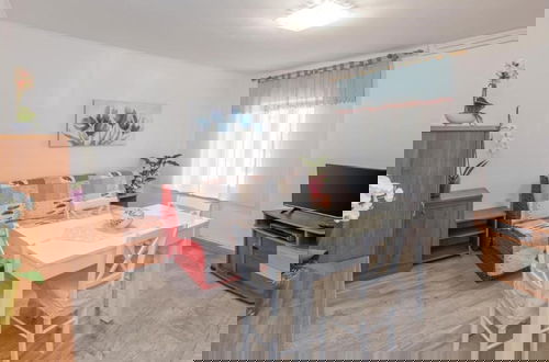 Foto 11 - Comfortable Apartment in Umag With Parking Space