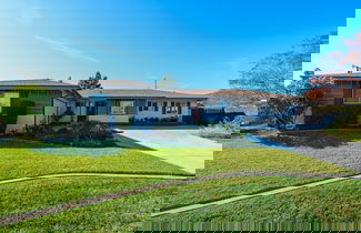 Photo 3 - Luxury Estate With Sparkling Pool Elegant Amenities