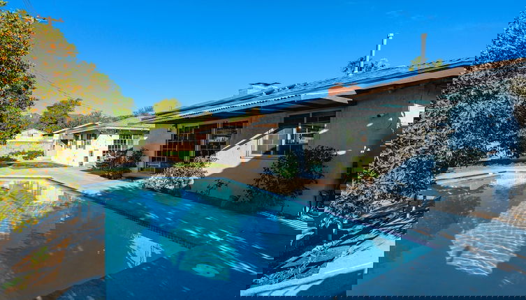 Photo 1 - Luxury Estate With Sparkling Pool Elegant Amenities