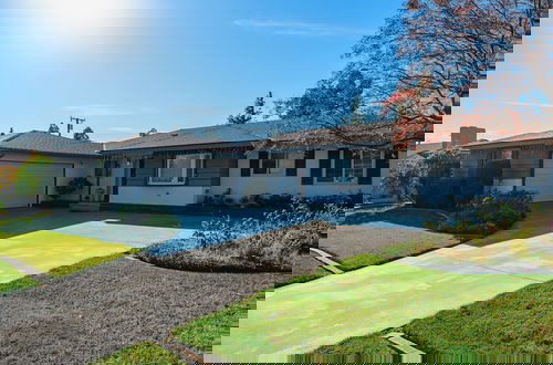 Photo 2 - Luxury Estate With Sparkling Pool Elegant Amenities