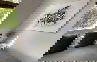 Foto 2 - Oceanfront Apartment in Cape Town With Stunning Views