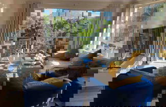 Foto 1 - Oceanfront Apartment in Cape Town With Stunning Views