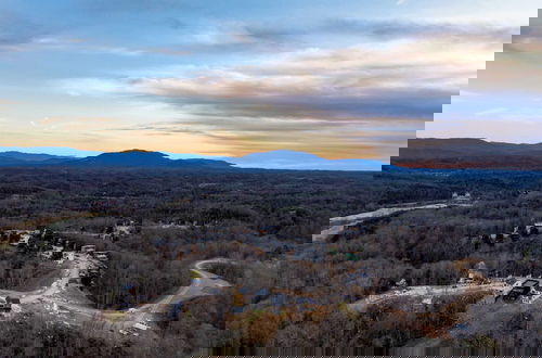 Foto 53 - Private Golf Sim, Firepit & Mountain Views Near Dollywood New-build Construction The Back Nine Retreat