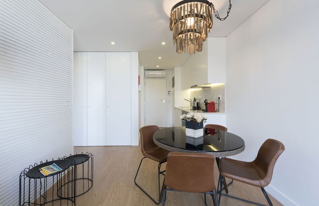 Downtown Bright Balcony Apartment by Vacationy - Photo 7