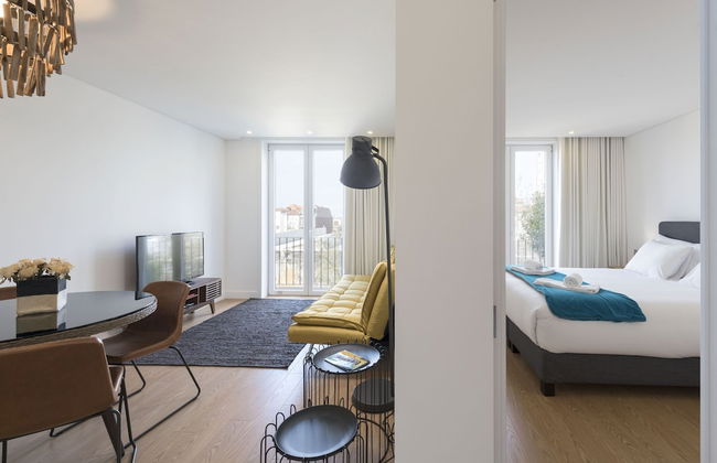 Downtown Bright Balcony Apartment by Vacationy - Photo 1