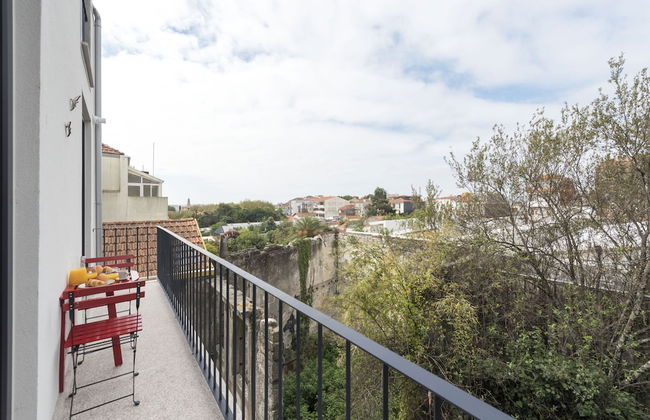 Downtown Bright Balcony Apartment by Vacationy - Photo 3