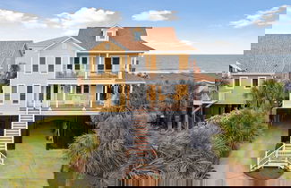 Foto 1 - Oceanfront w Pool Panoramic Deck Views 5bdr Folly Ocean Breeze by Avantstay