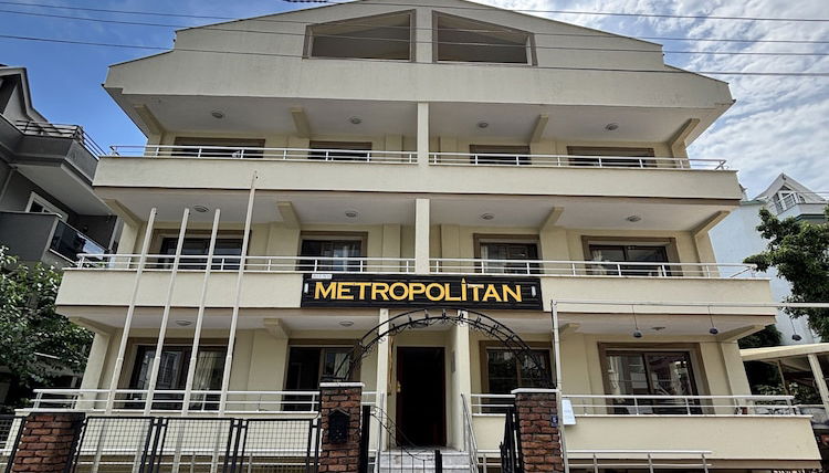 Photo 1 - metropolitan apart