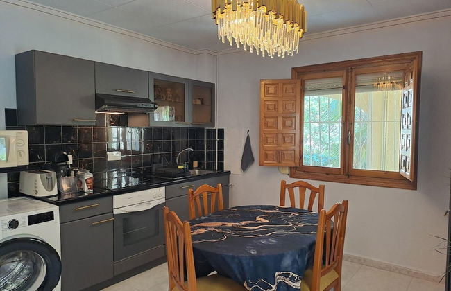 La Marina Oasis, 2-beds, Sleeps 4, 10 min to Beach - Foto 10