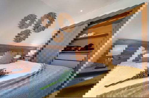 Foto 31 - Exclusive Penthouse With Picuzzi Steps From Beach