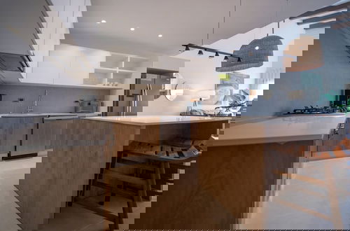 Foto 36 - Exclusive Penthouse With Picuzzi Steps From Beach