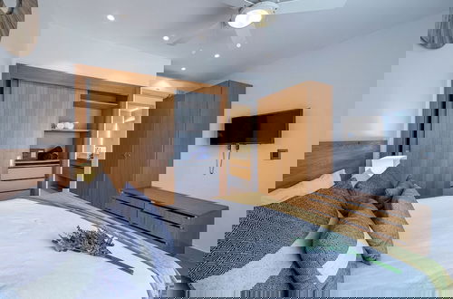 Foto 21 - Exclusive Penthouse With Picuzzi Steps From Beach