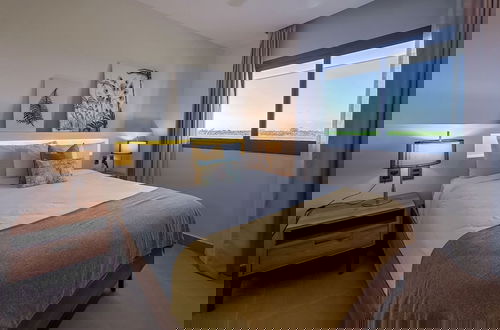 Foto 11 - Exclusive Penthouse With Picuzzi Steps From Beach