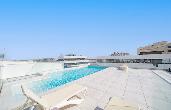 Lagos Modern 2 With Pool by Homing - Photo 17