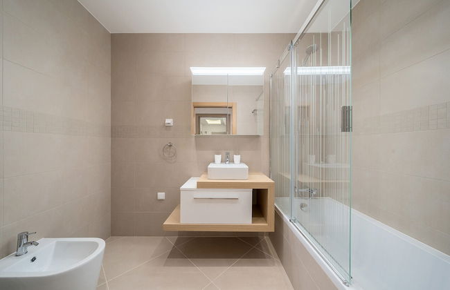 Lagos Modern 2 With Pool by Homing - Photo 16