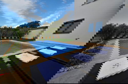 Photo 22 - Charming Apartment With Private Pool and Garden