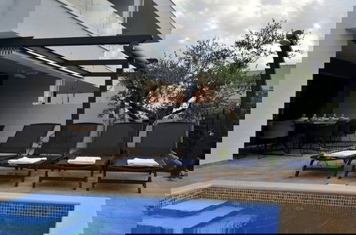 Photo 33 - Charming Apartment With Private Pool and Garden