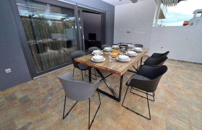 Charming Apartment With Private Pool and Garden - Foto 15
