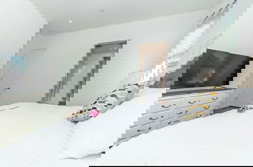 Photo 8 - Master Bedroom With King Bed Central Location
