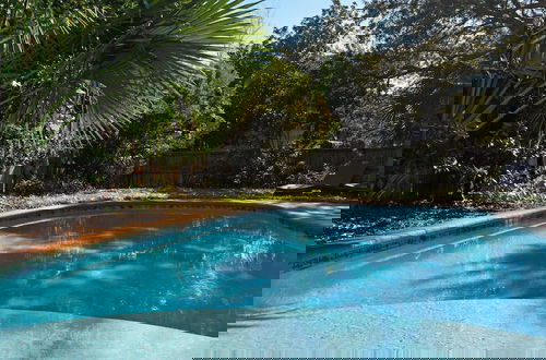 Foto 28 - Your Ideal Beach Getaway With Private Pool, Game Room and Close to Beach!