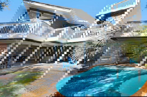Foto 26 - Your Ideal Beach Getaway With Private Pool, Game Room and Close to Beach!